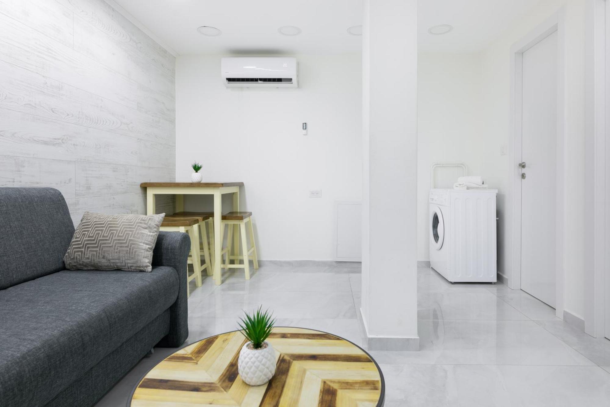 צופית אירוח: Cozy With Versatile Layouts Apartment